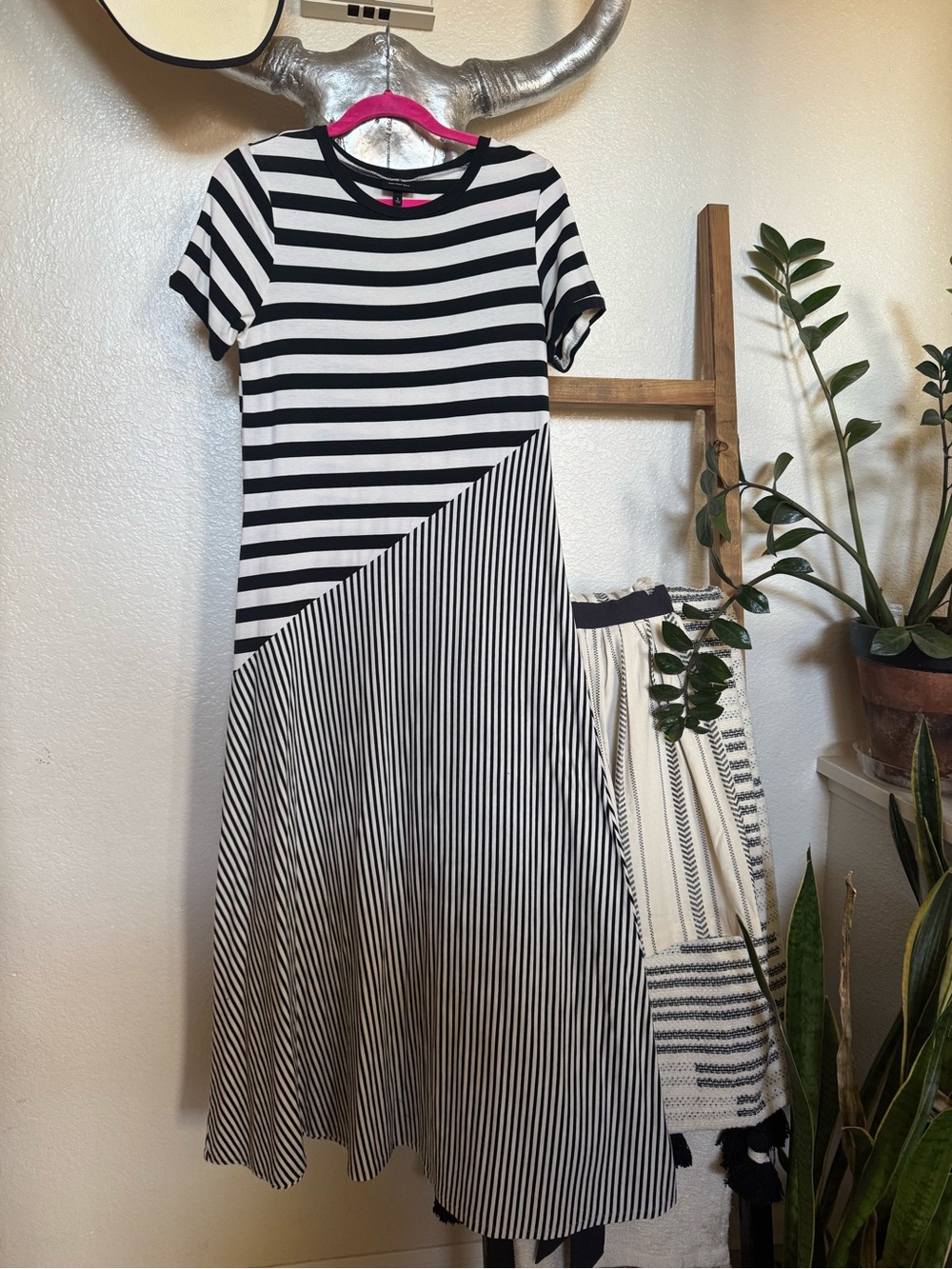 Who What Wear Black and White small Striped Short-Sleeve High-Low Dress - Picture 2 of 9